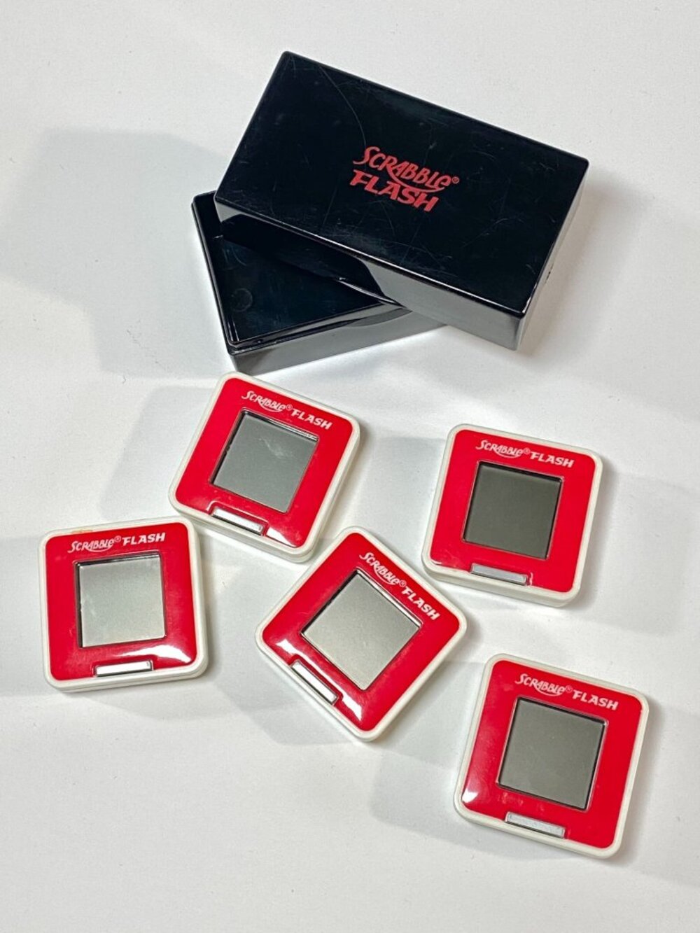 Scrabble Flash Electronic Tile Handheld Game 5 Pc And Carrying Case